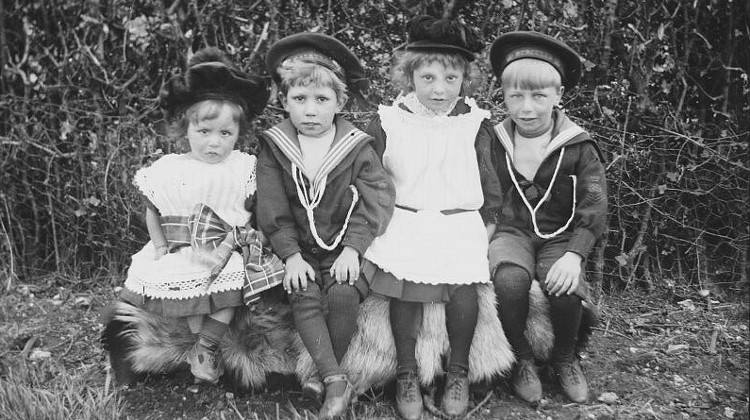 Photo, possibly of the Chessell children: Rob Gallop via Flickr